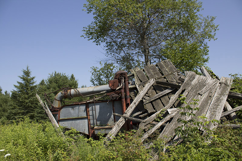 Photograph of a thresher.